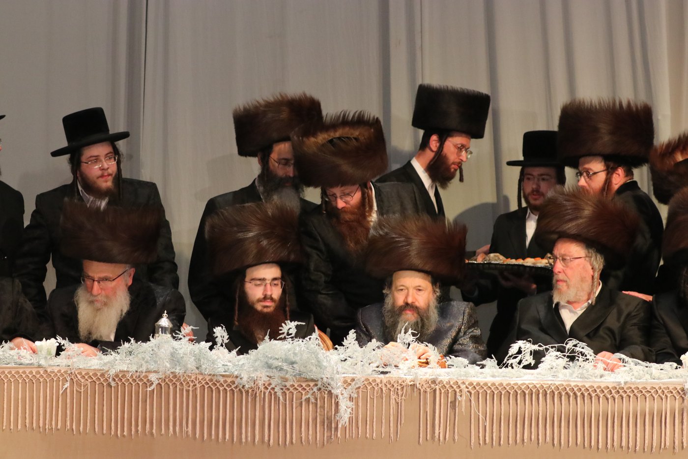 האדמו"ר מבאבוב 45 בחתונת בן הנגיד