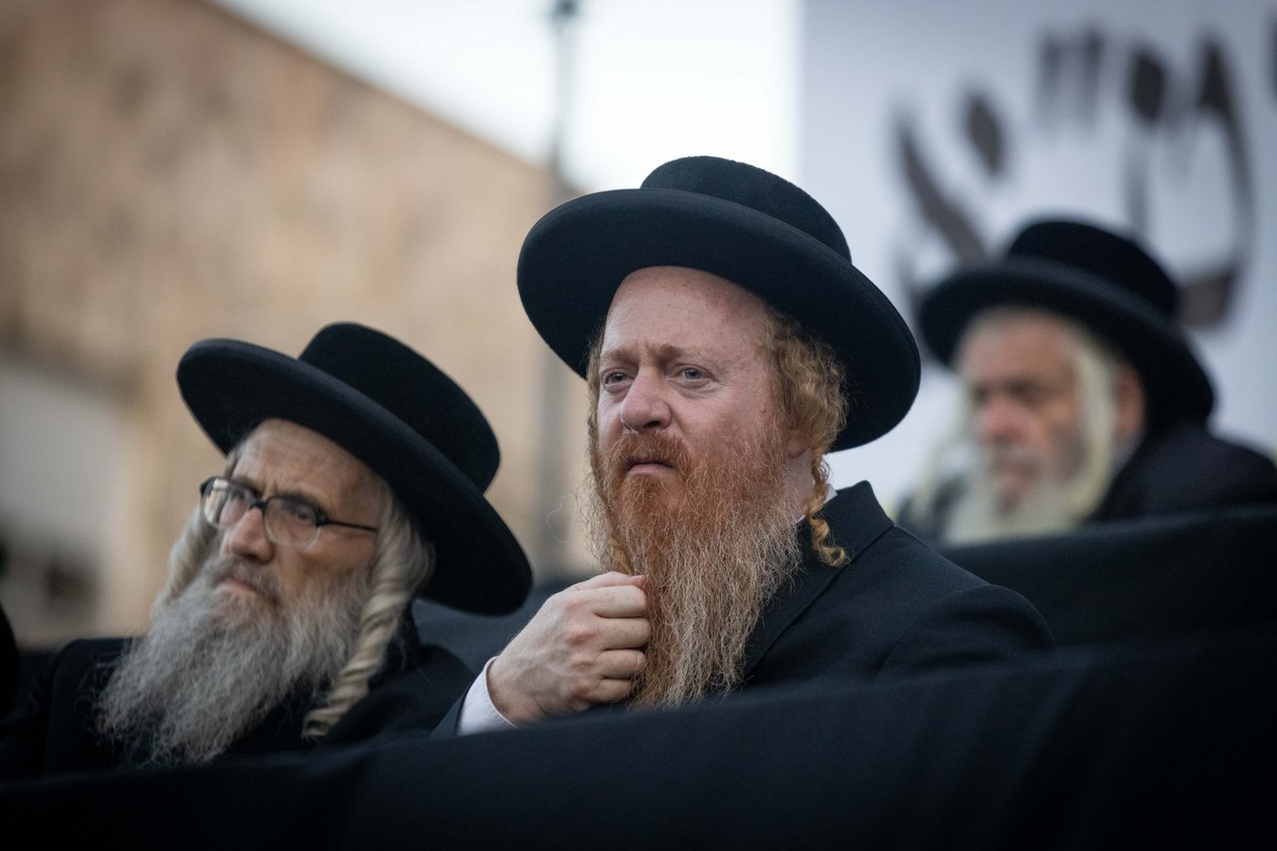 בעצרת על כבוד הגאב"ד - מחאה על כבוד הראב"ד