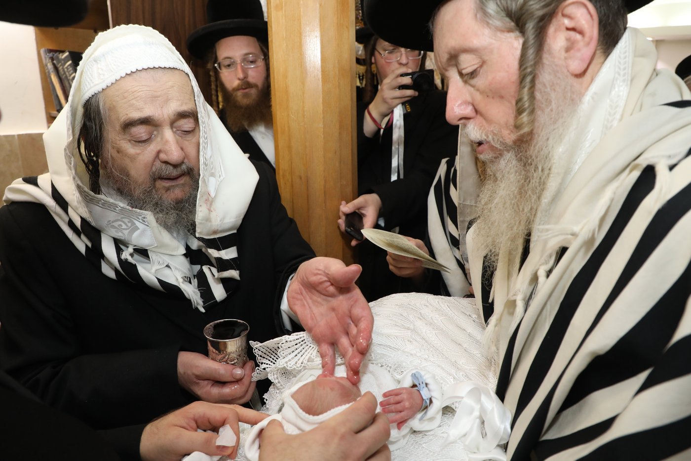 שמחת הברית לנכדי הגר"ב לוריא - מרבני שכונת סנהדריה