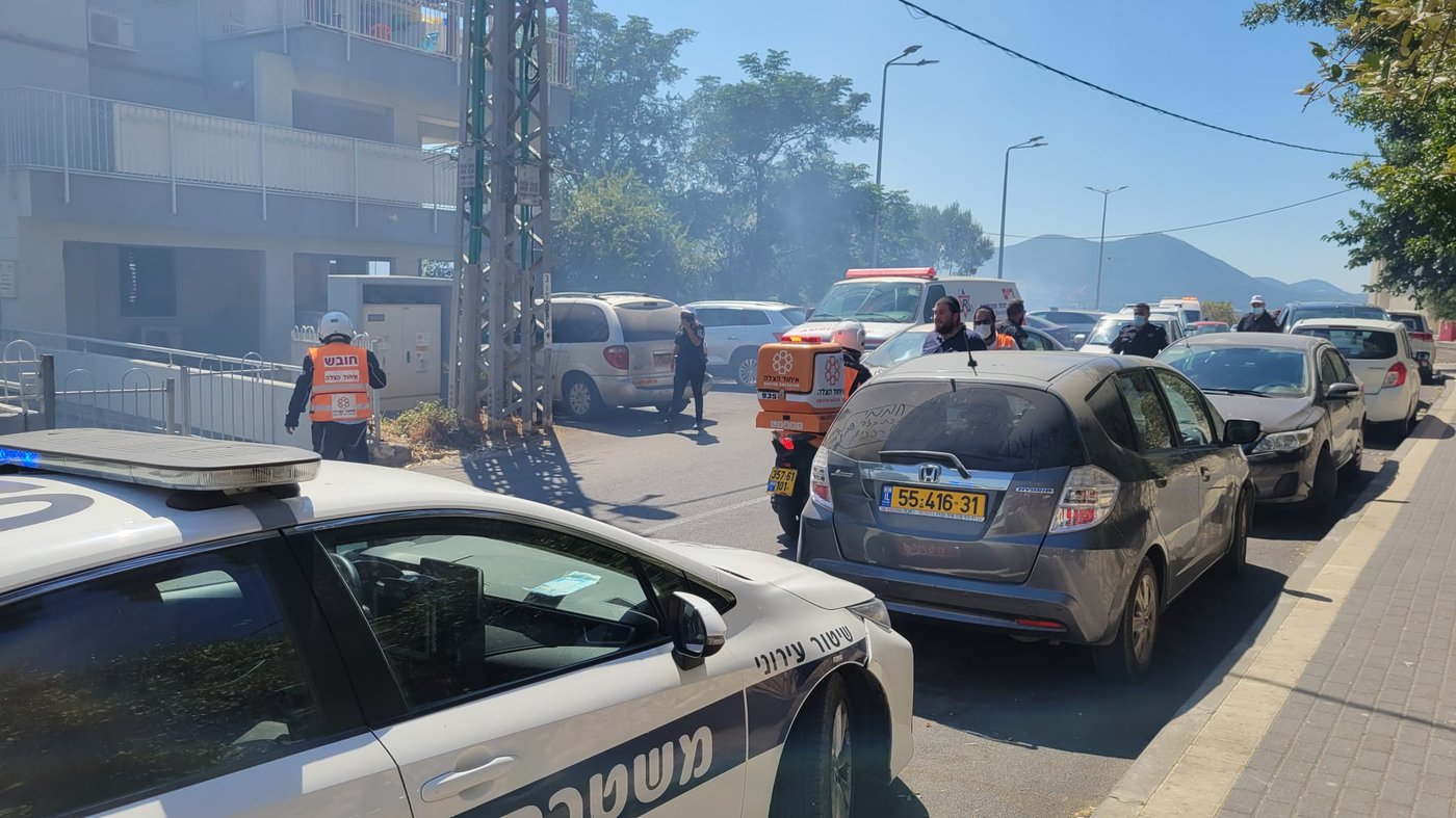 שריפת קוצים פרצה בצפת, הדיירים פונו מבתיהם