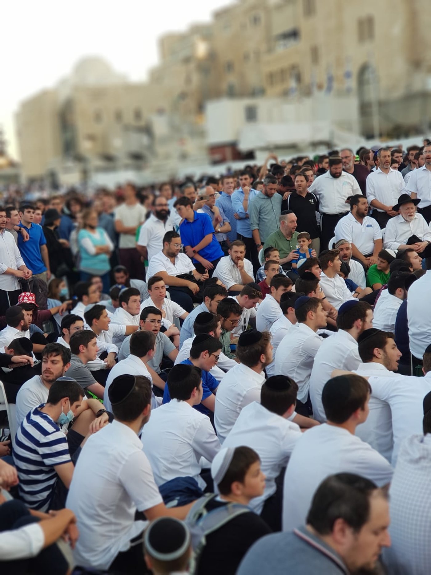 צאת הצום ב'כותל': שירי נשמה והתעלות