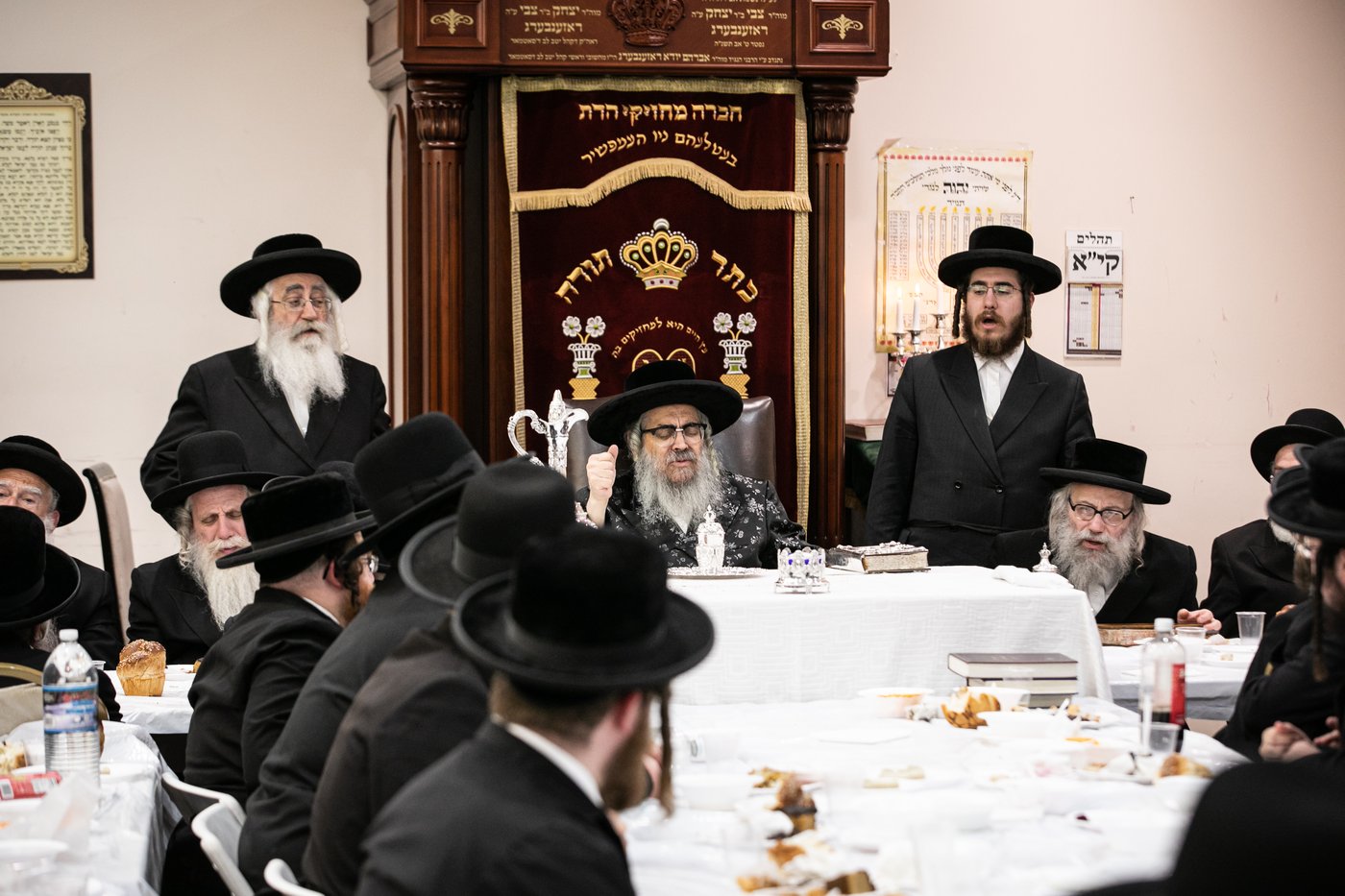 תפילות ושיעורי תורה: הרבי מסאטמר בעיירת הנופש