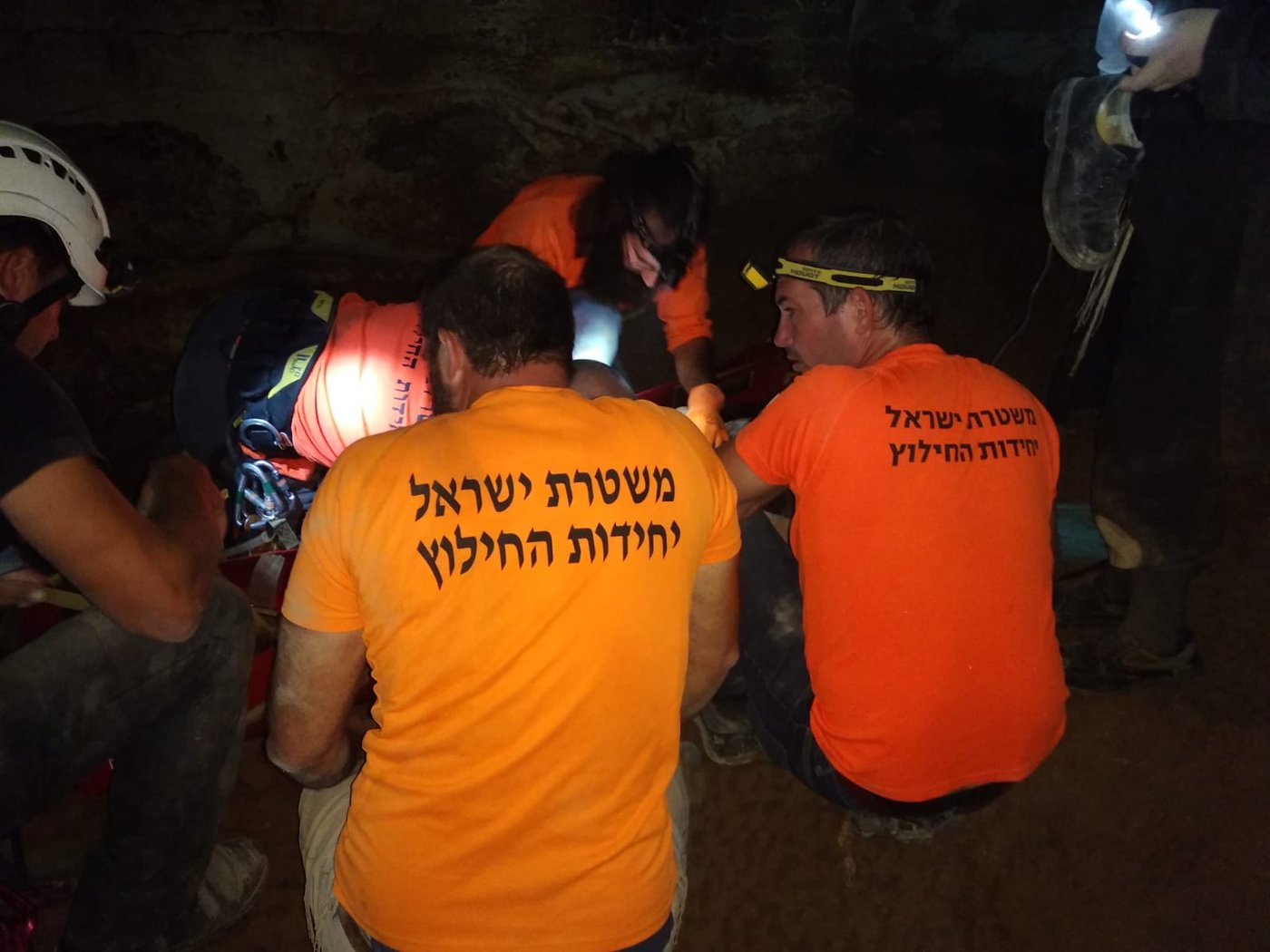 במהלך טיול במערת חריטון: חסיד גור נפל מגובה רב - וחולץ