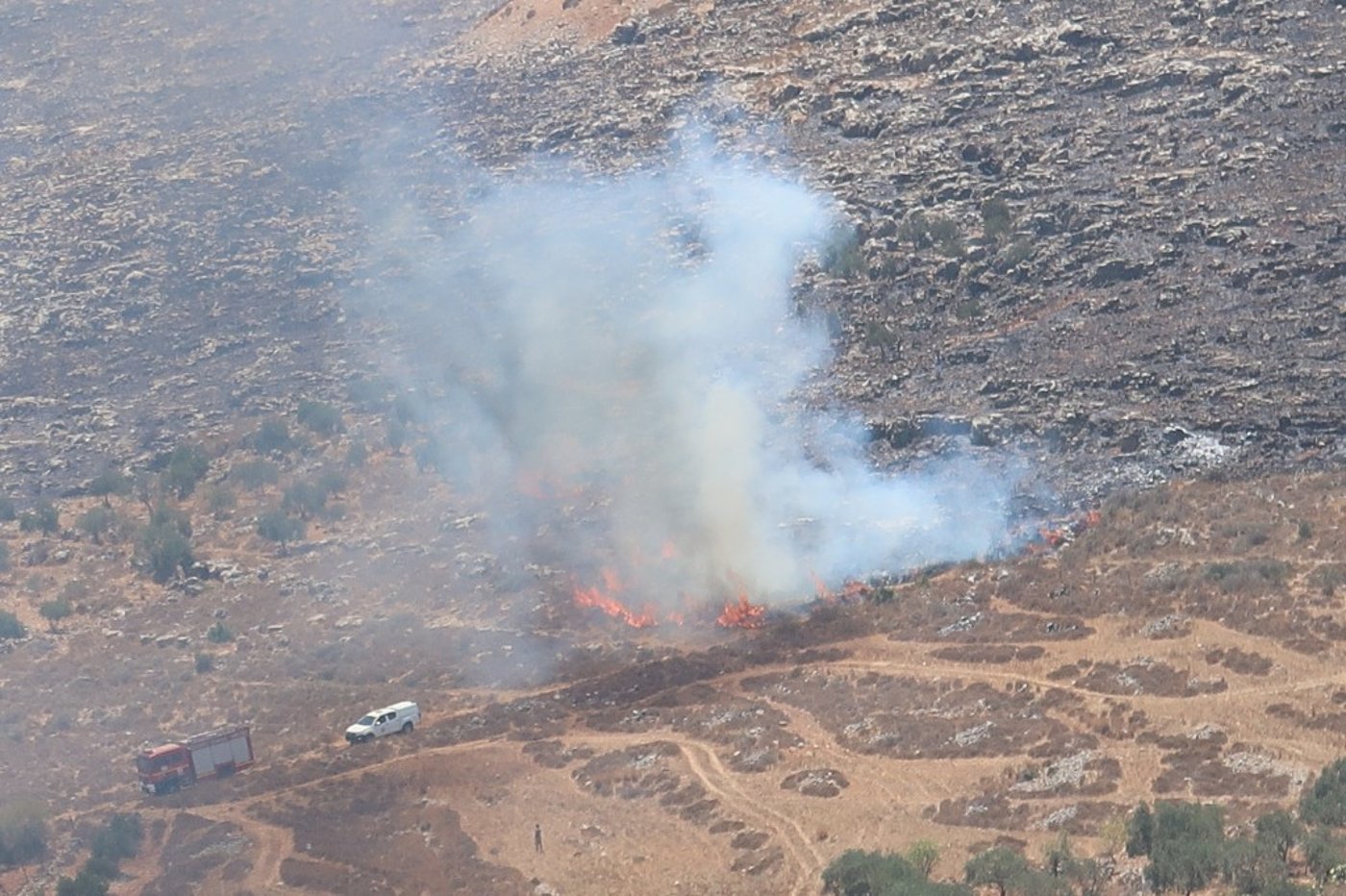 צפו: כוחות כיבוי מכבים להבות ענק בביתר