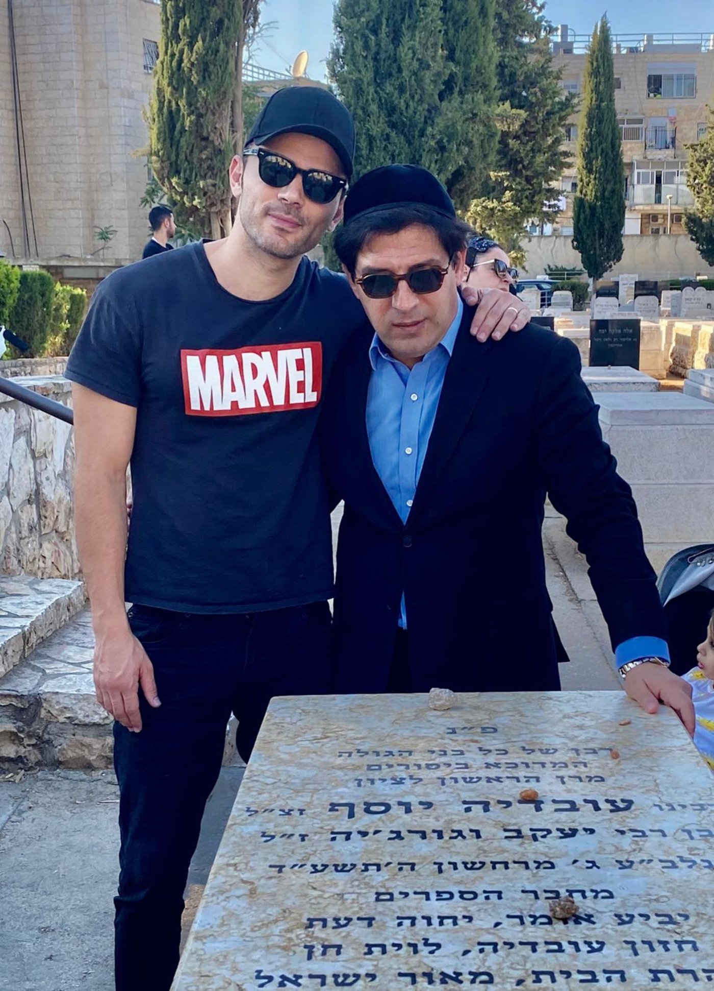 תיעוד: השחקן הישראלי התפלל על ציונו של מרן