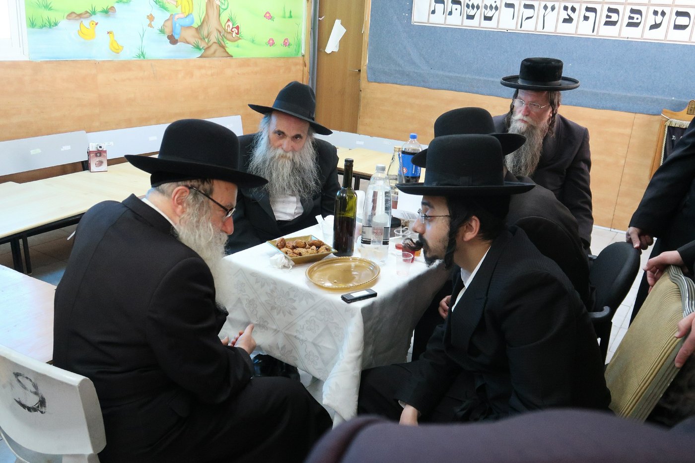 תיעוד: הרבי מאמשינוב הכניס את נכדו לחיידר