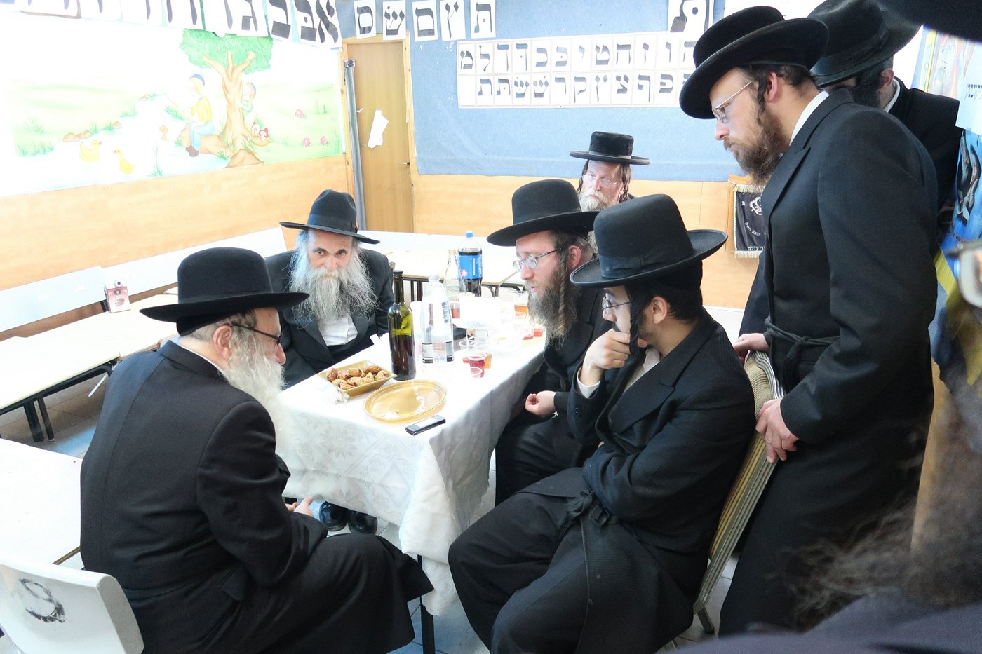 תיעוד: הרבי מאמשינוב הכניס את נכדו לחיידר