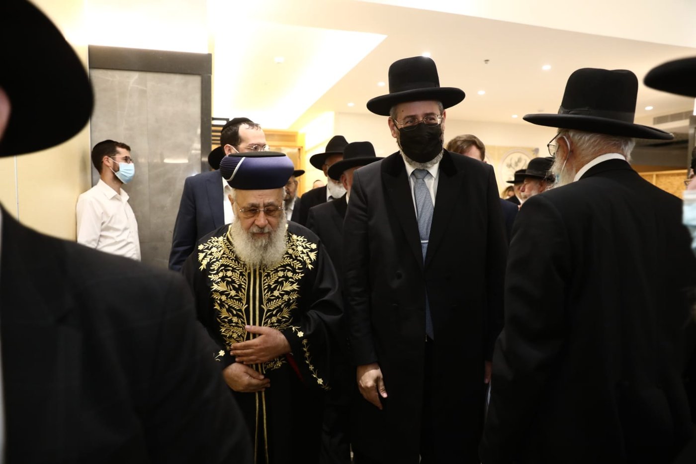 הרבנים מאיימים: לא נכיר בגיורים וכשרות שלא דרך הרה"ר