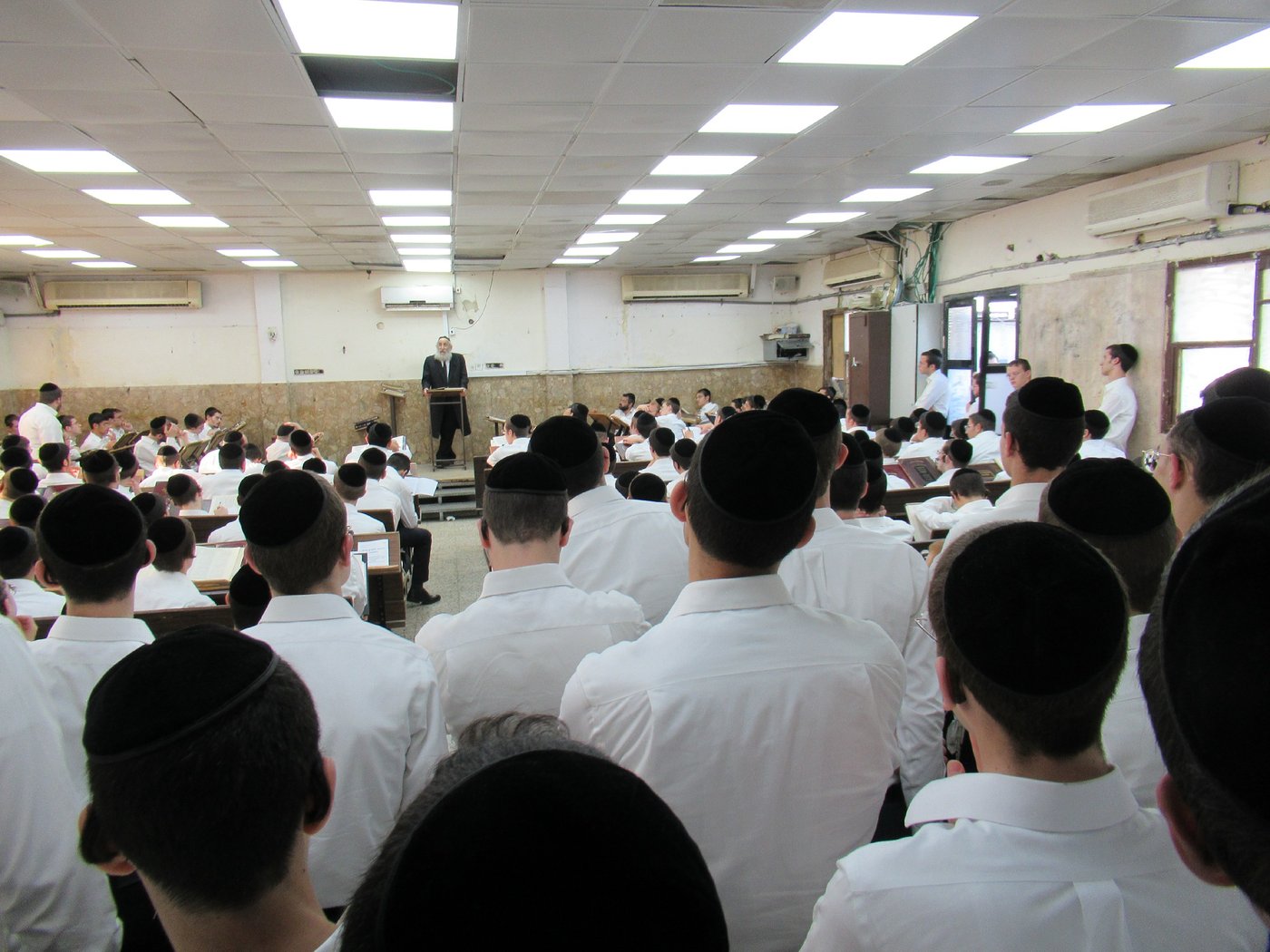 כך פתחו את 'זמן אלול' בישיבת פוניבז' • צפו