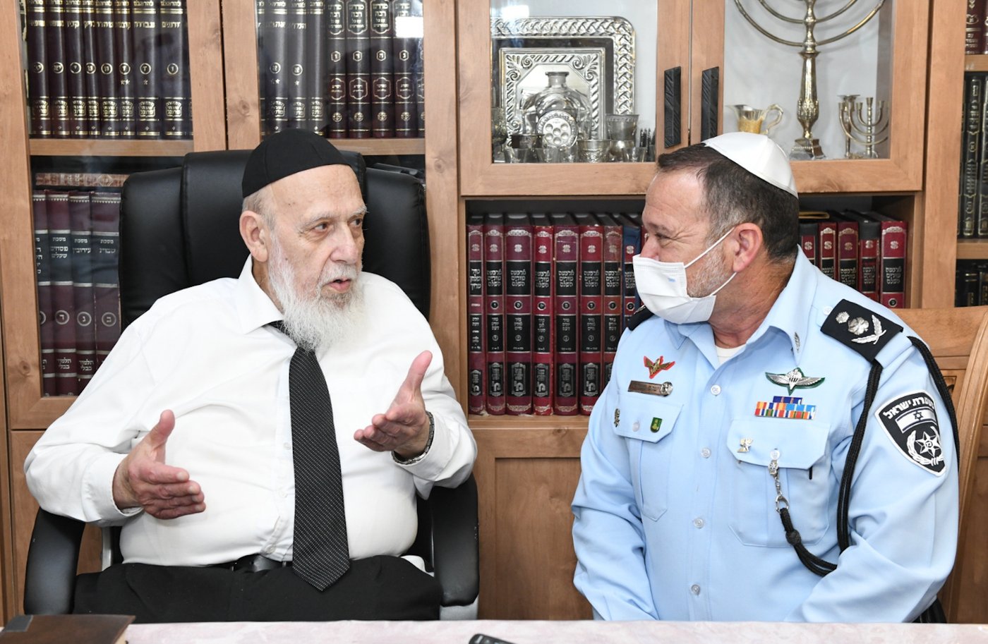 המפכ"ל ביקר בבתי גדולי ישראל; "זו שעת חירום"