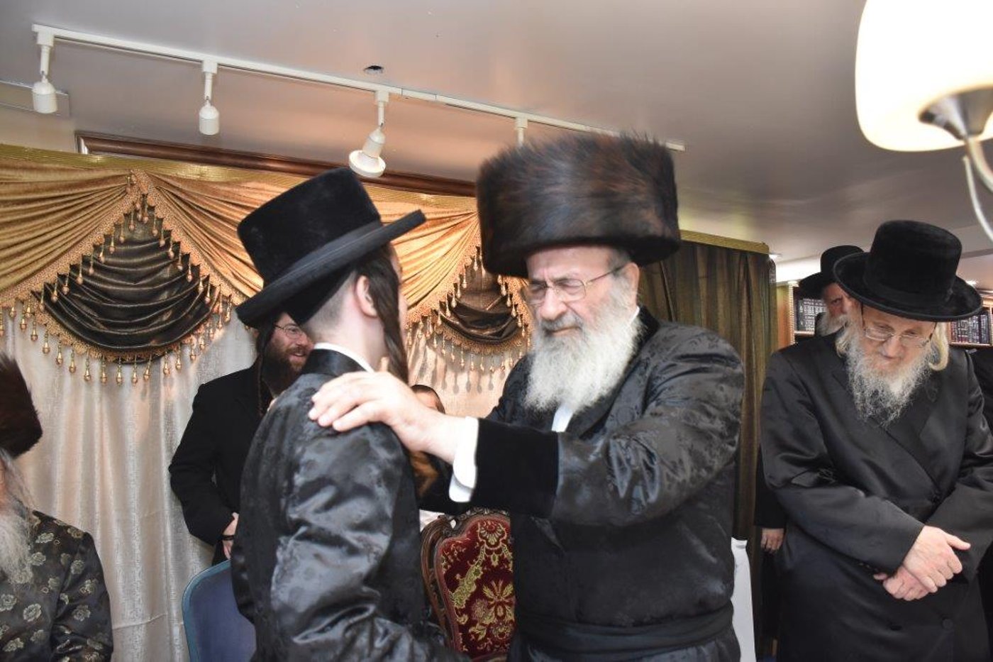 שמחת בר מצווה בחצרות טריסק - הארנסטייפל