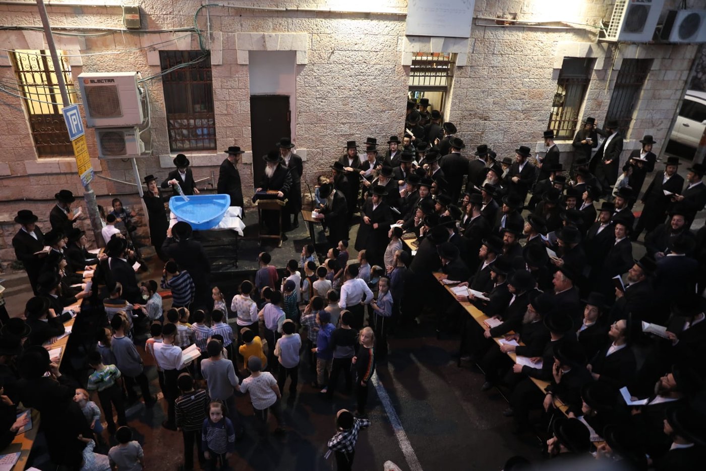 ערב כיפור: ה'תשליך' של הרבי מנדבורנה י-ם