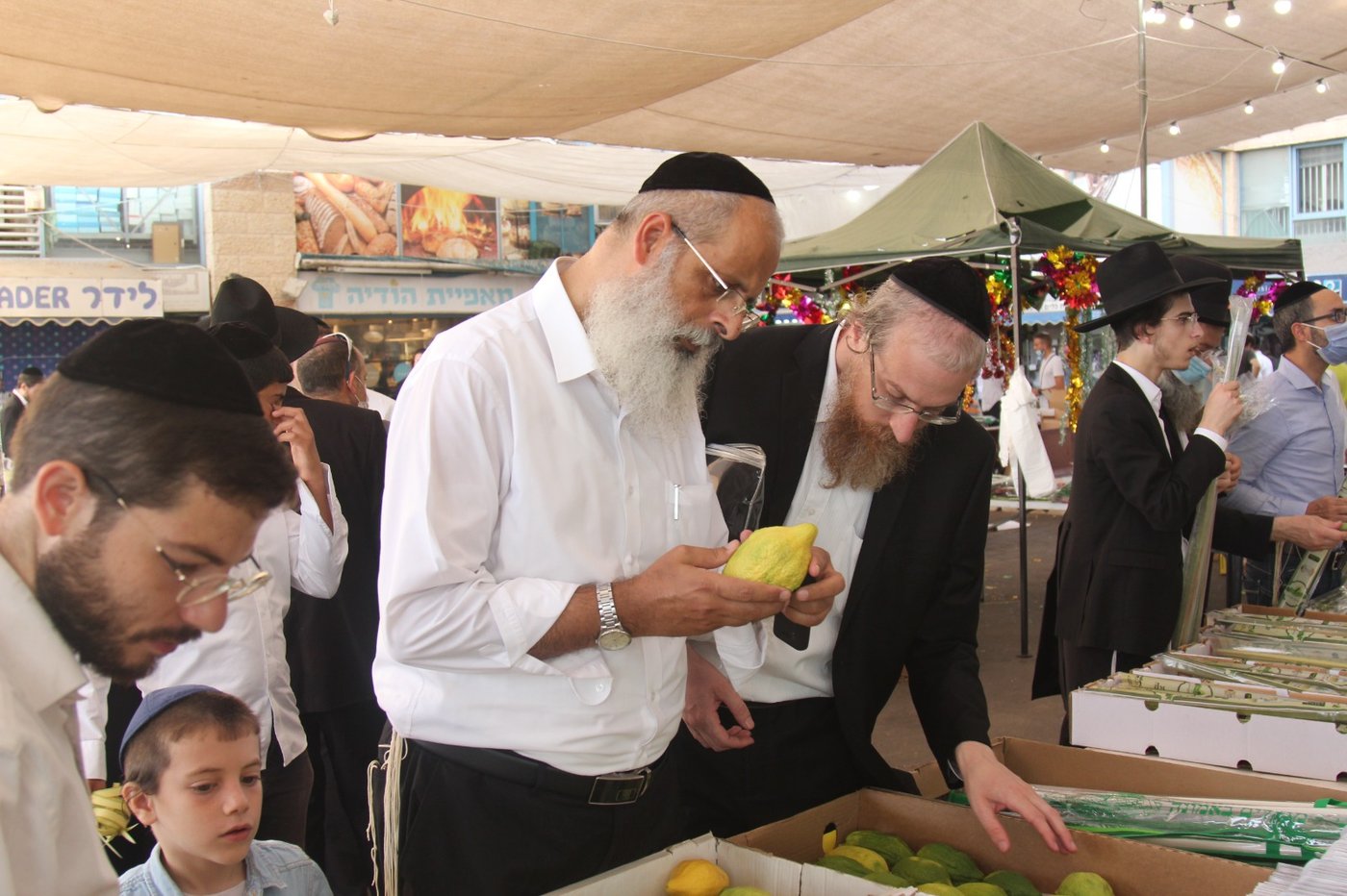 מודיעין עילית: ערב חג בשווקי ארבעת המינים