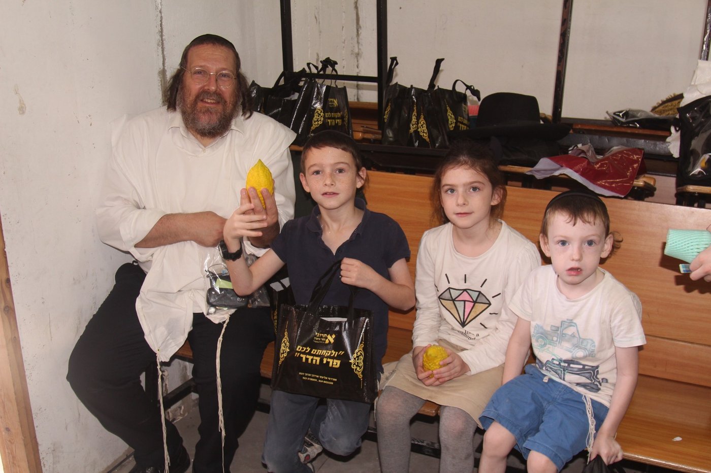 מודיעין עילית: ערב חג בשווקי ארבעת המינים