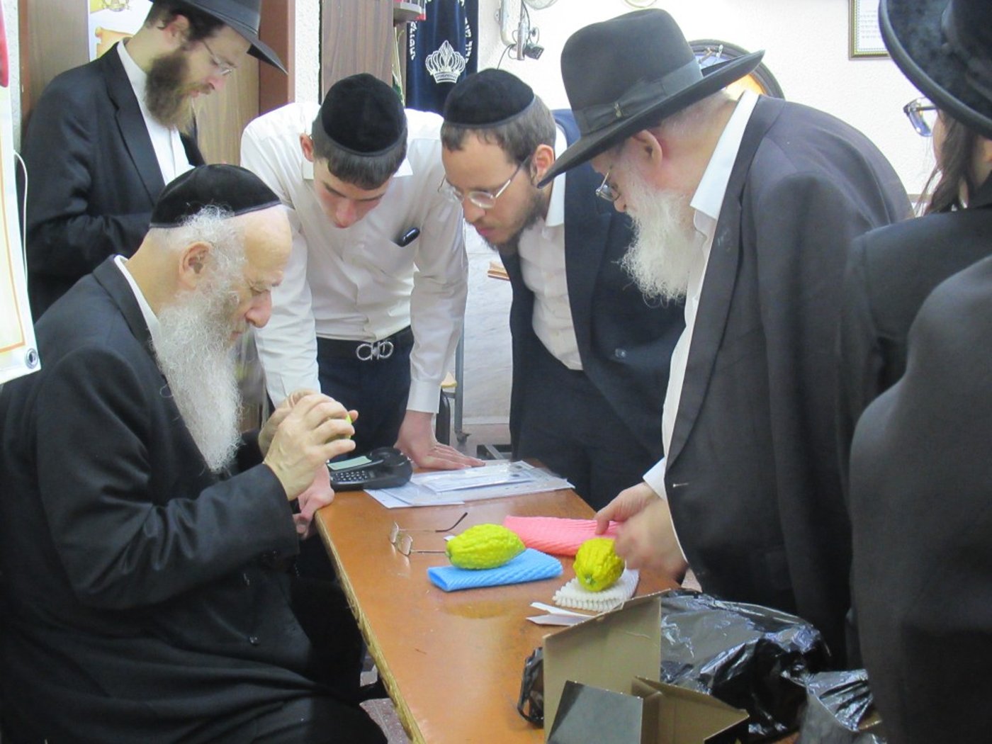 בבדיקת אתרוג