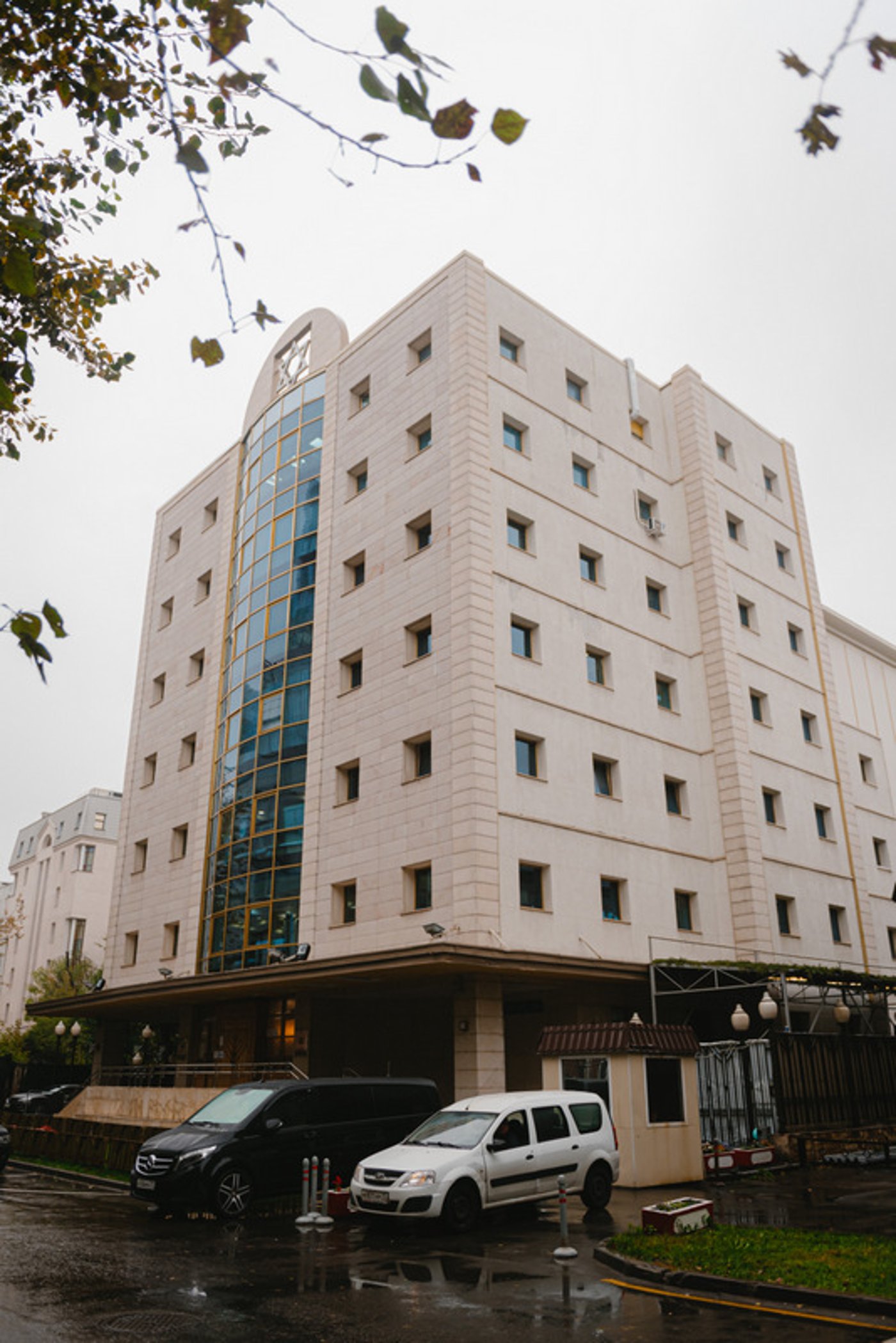 תחת גשם זלעפות: סוכות בבירת רוסיה • צפו