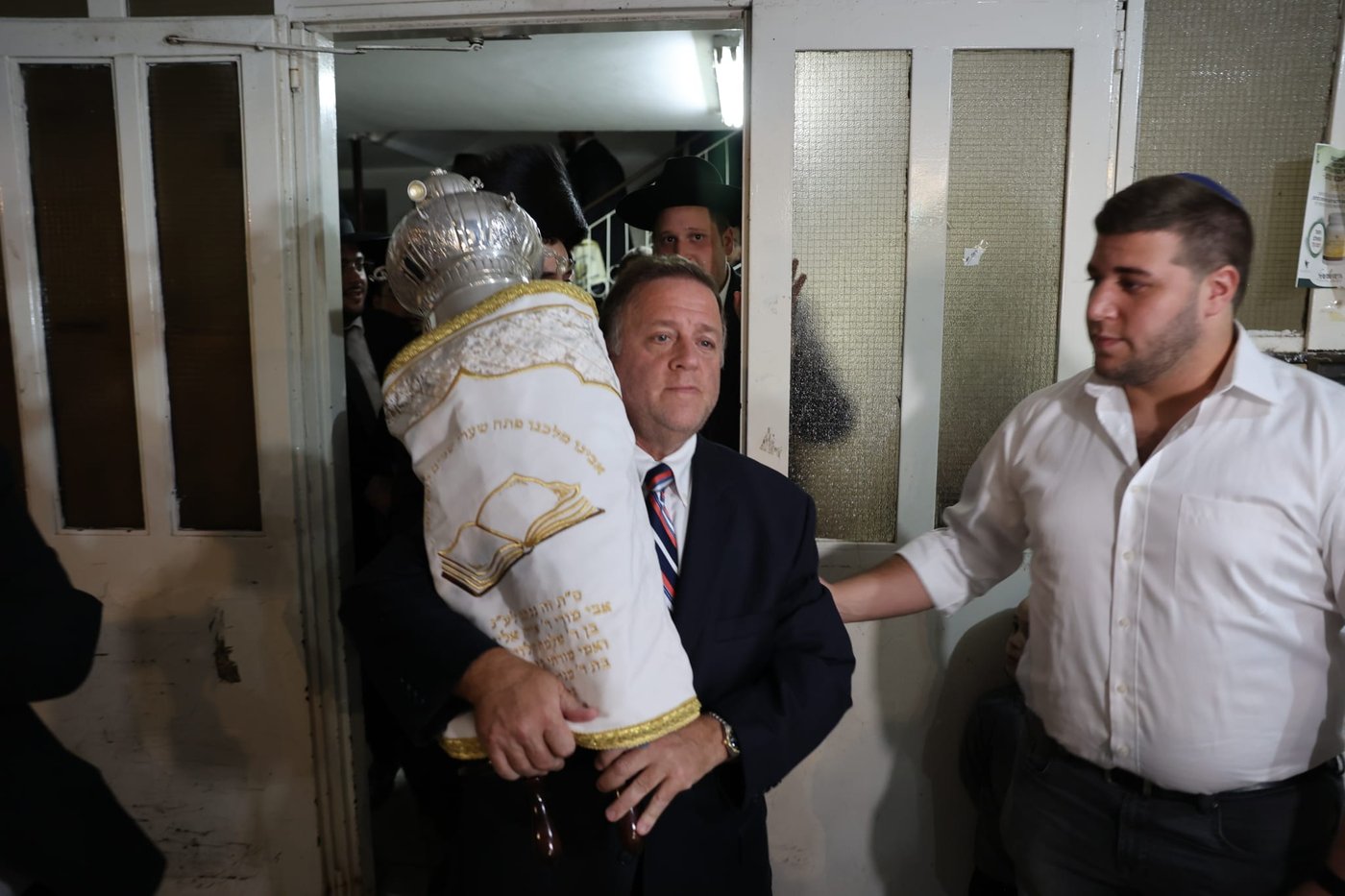 ישיבת רש"י: הכנסת ס"ת ושמחת בית השואבה