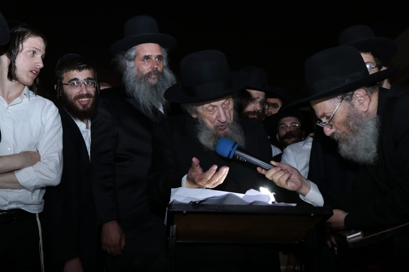 כשהגר"ד לנדו רקד עם המקל • צפו בתיעוד