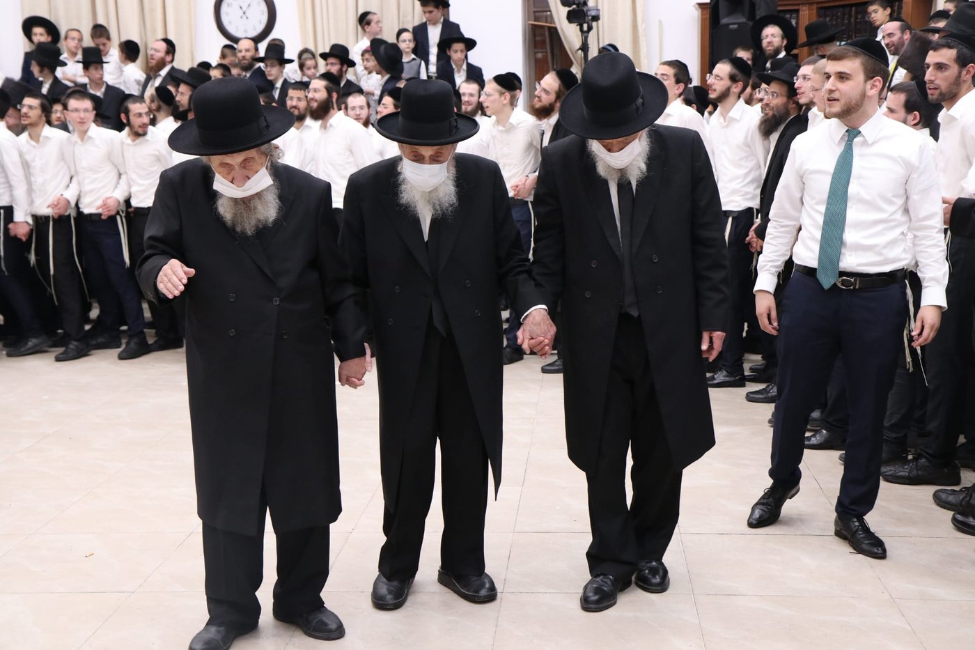 אלפים בשמחת בית השואבה ב'סלבודקא'