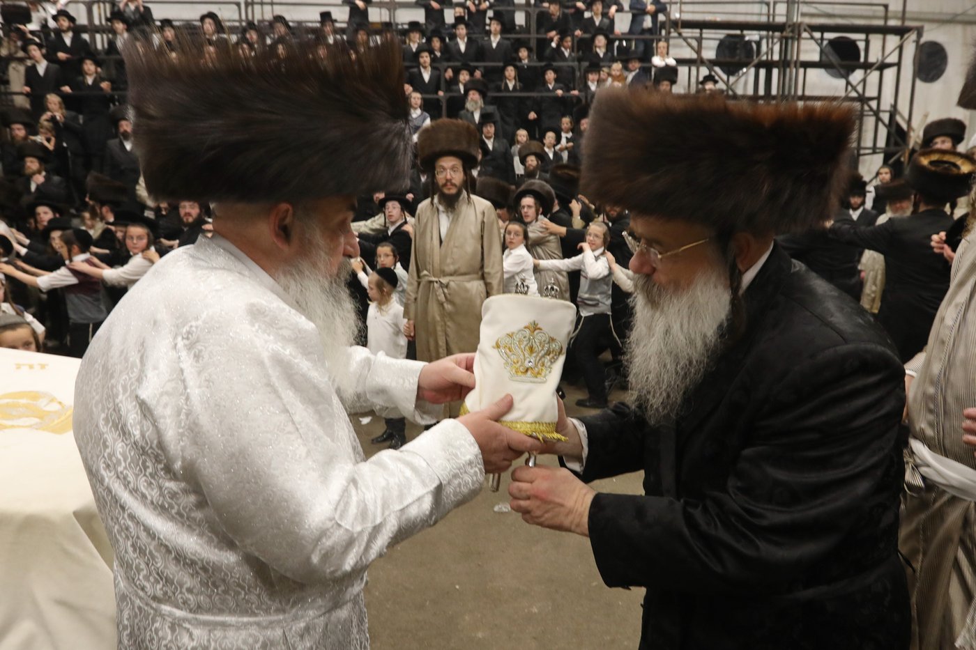 צפו: הריקוד המפתיע של הגבאי המיתולוגי ב'טיש' בלעלוב