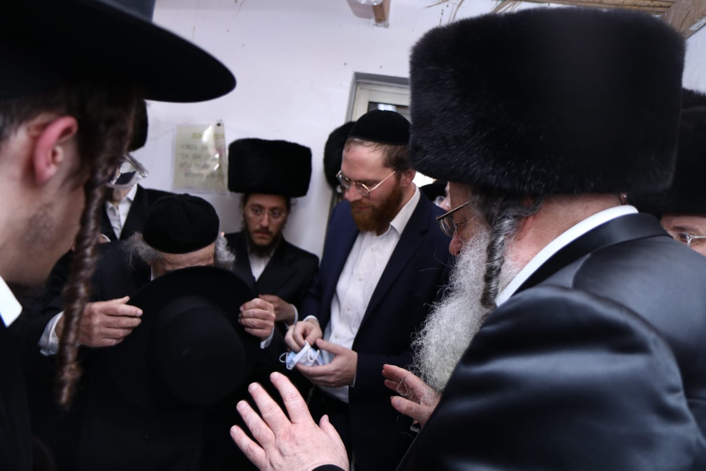 רגע לפני הבריחה: תיעוד מפגישת הגר"ש אלתר עם הגר"ד לנדו