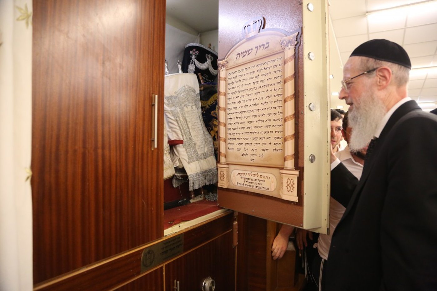 שרו לראש הישיבה: 'ההקפות' ב'קרית מלך'