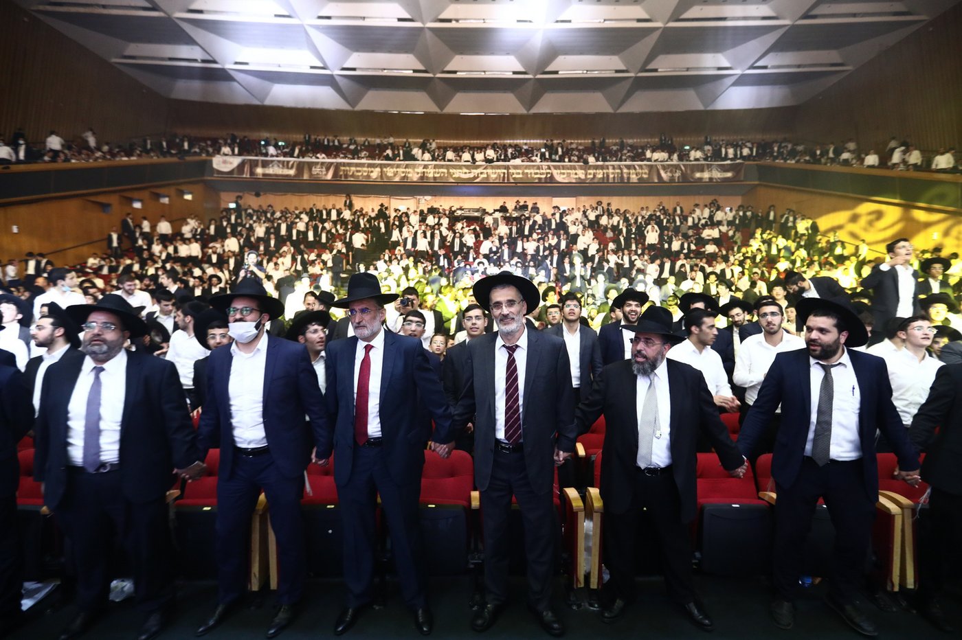 מעל 1,200 סיומים - בערב אחד; תיעוד
