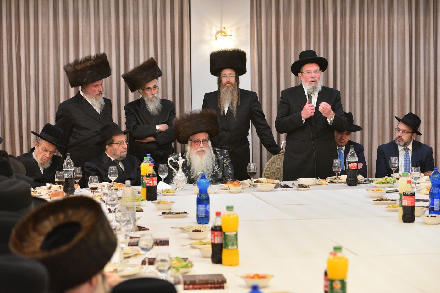 האדמו"ר מצאנז: "יש לשמור על מערך הרבנות והכשרות"