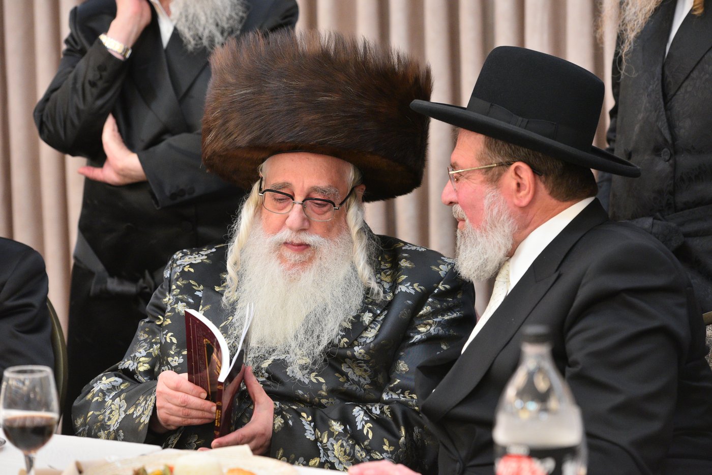 האדמו"ר מצאנז: "יש לשמור על מערך הרבנות והכשרות"