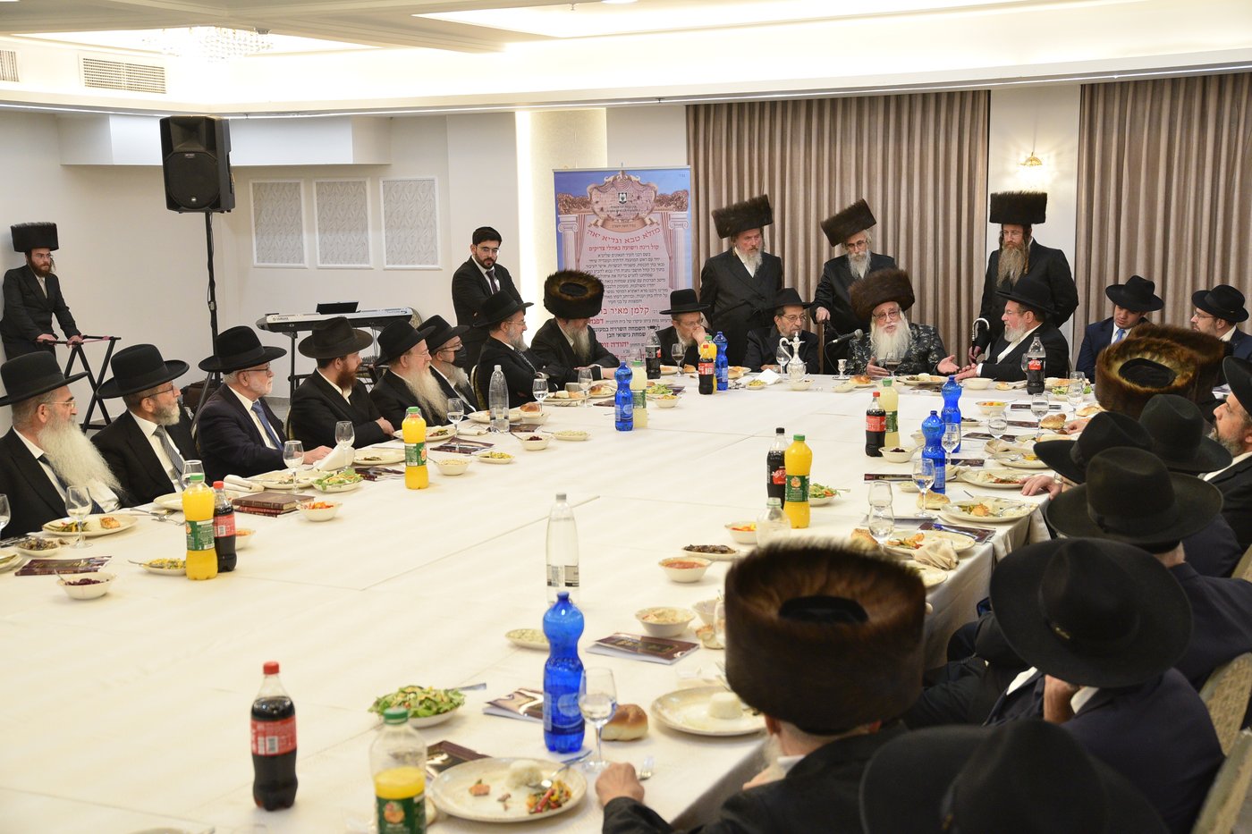 האדמו"ר מצאנז: "יש לשמור על מערך הרבנות והכשרות"