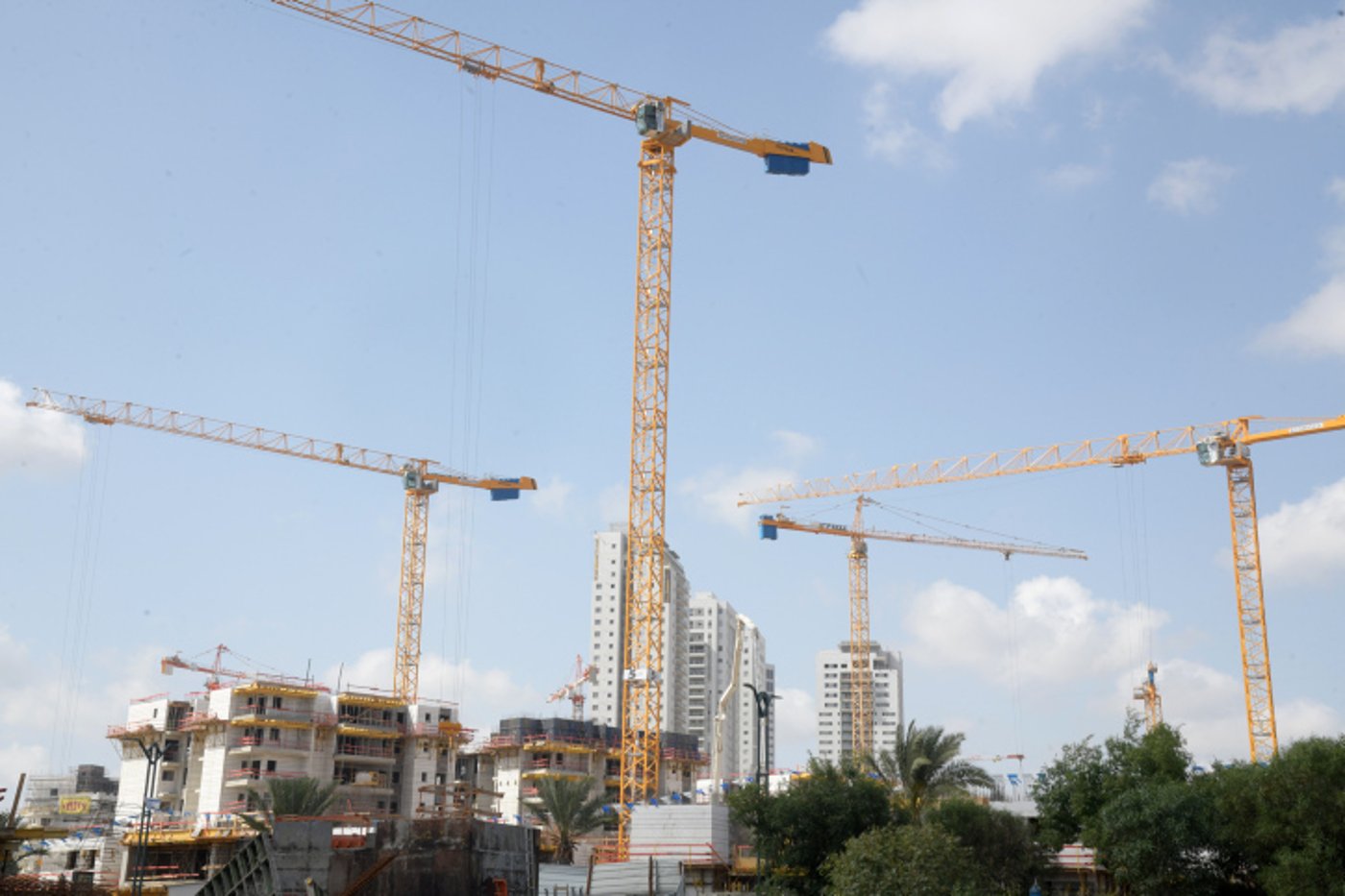 בניית דירות חדשות