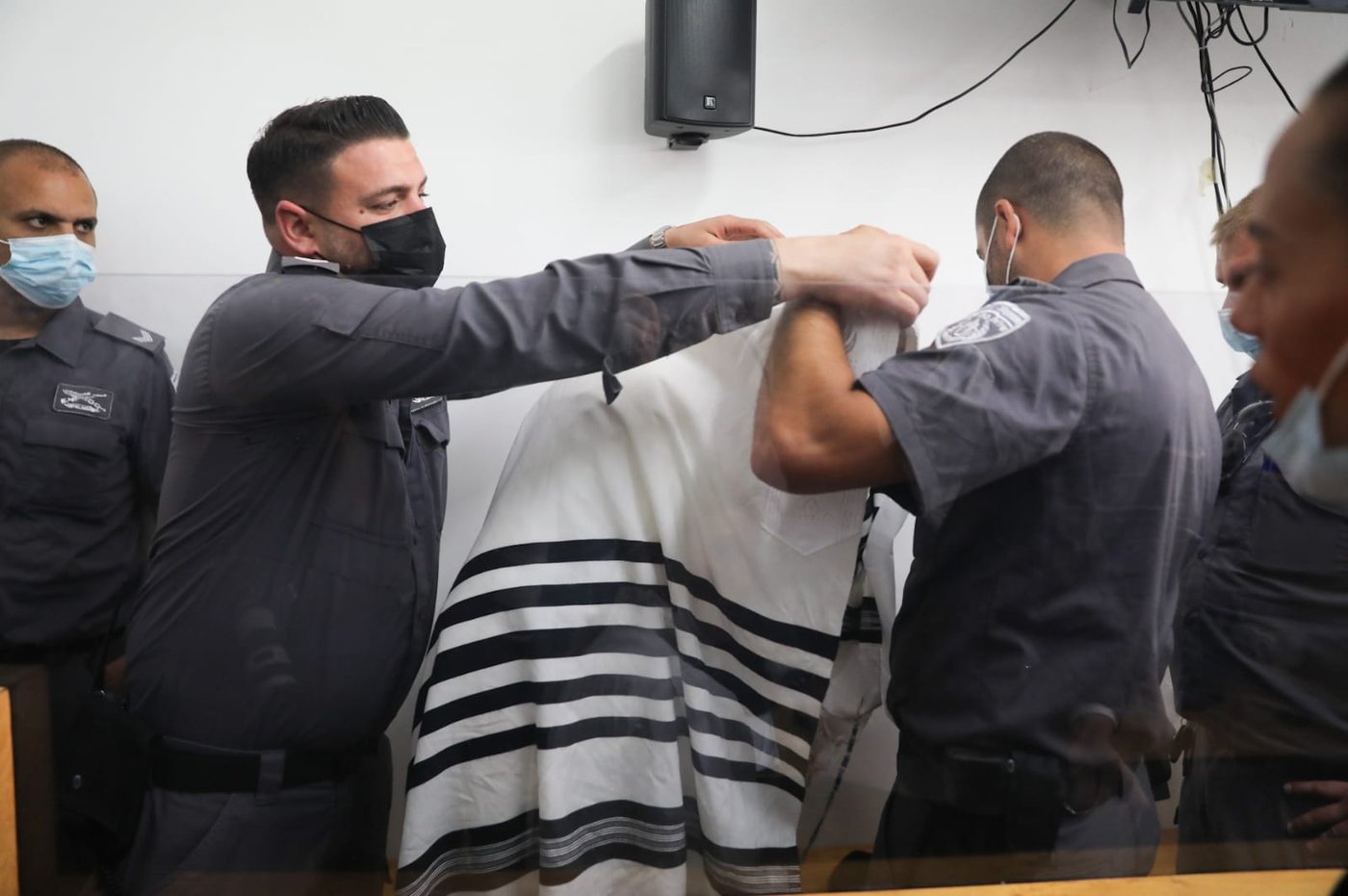מעצרו של הרב אליעזר ברלנד הוארך: 'קשר עצמו לחשדות'