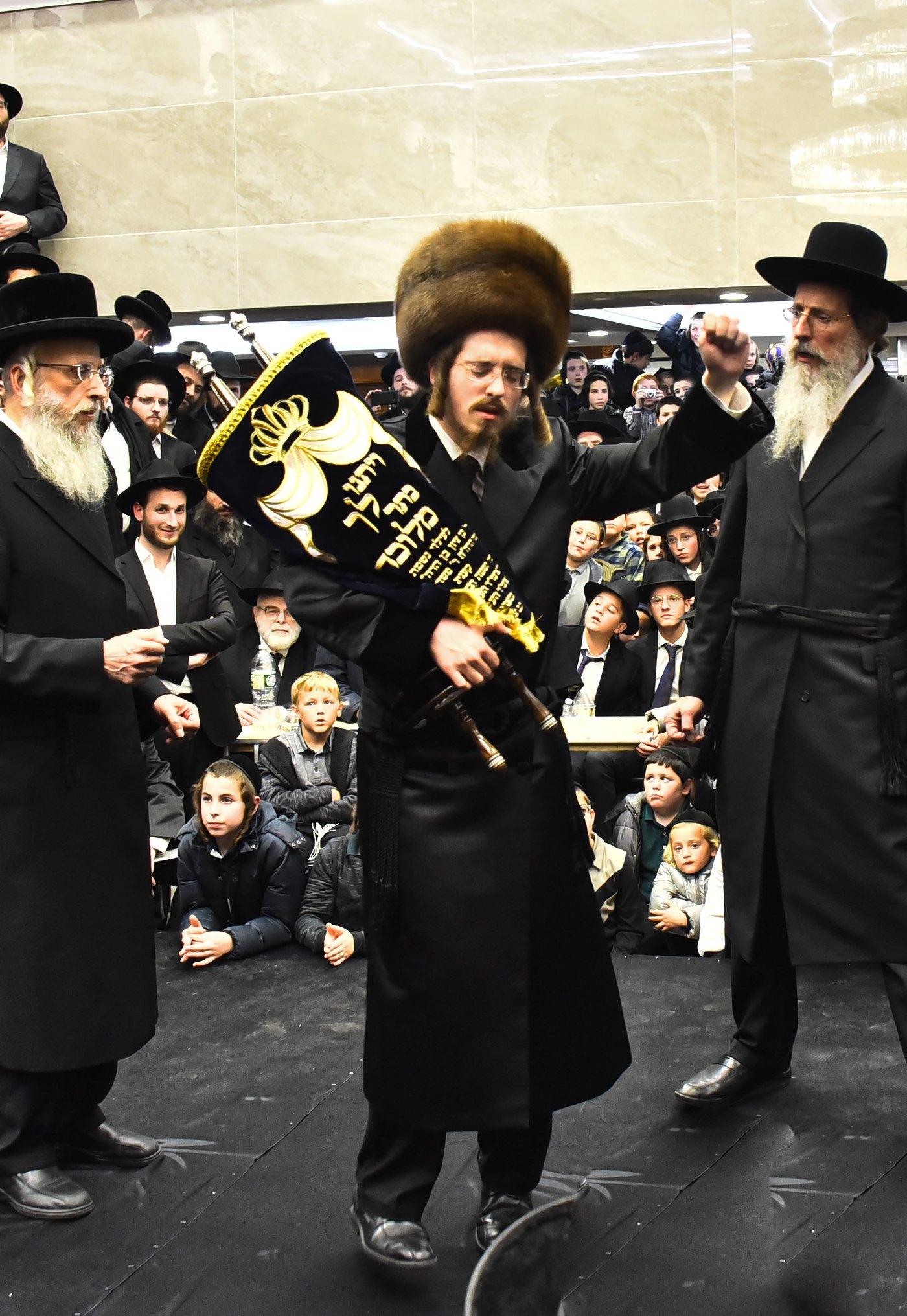 ליקווד: הרבי מסאדיגורה חנך את בית המדרש • צפו
