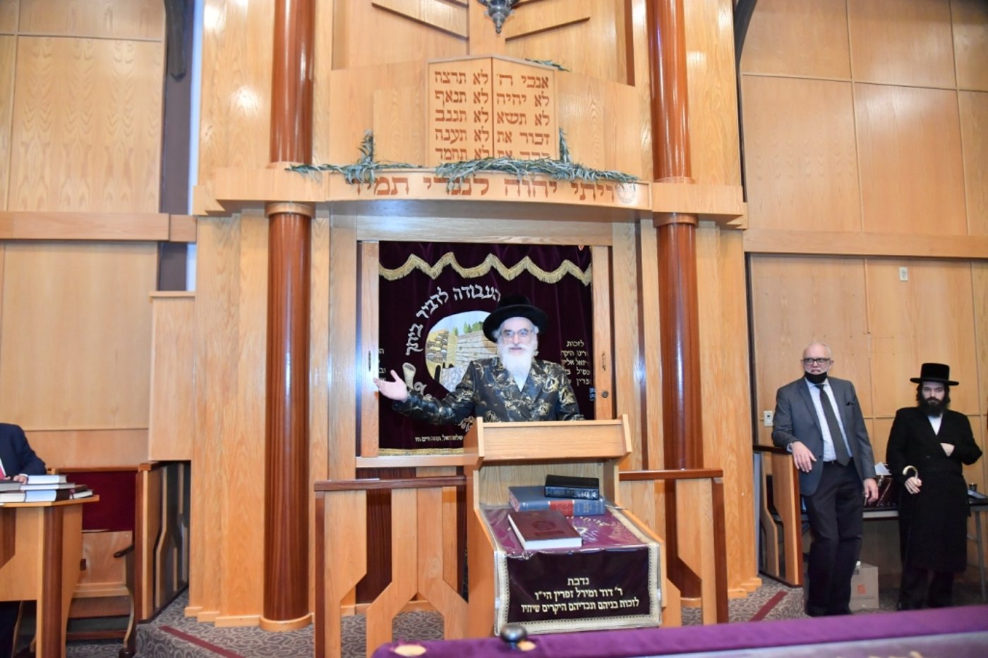 לטובת המוסדות בישראל: ביקורו של האדמו"ר מויז'ניץ בלוס אנג'לס
