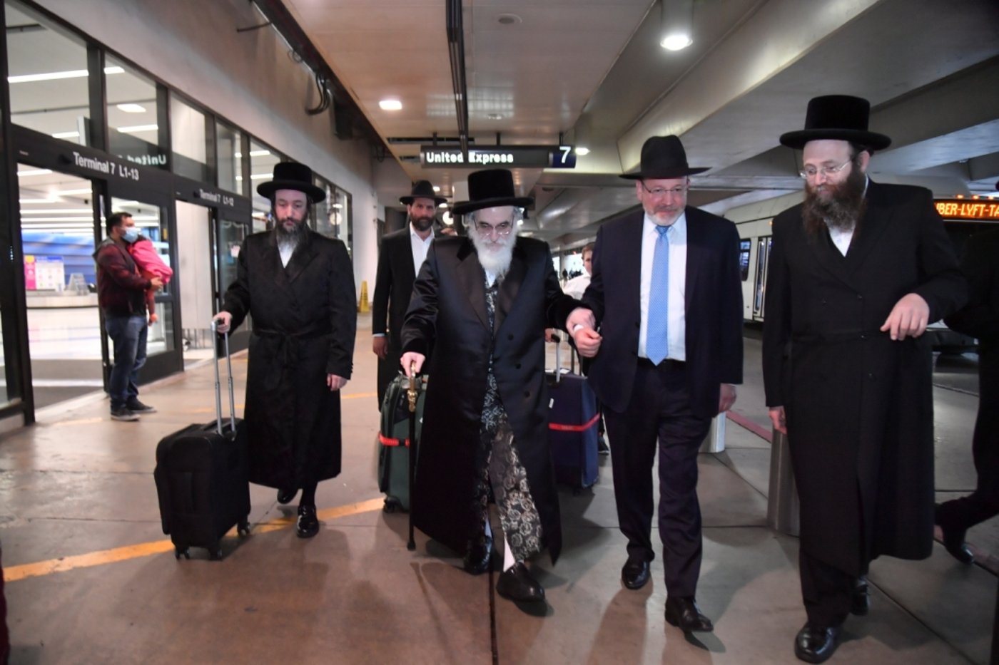 לטובת המוסדות בישראל: ביקורו של האדמו"ר מויז'ניץ בלוס אנג'לס