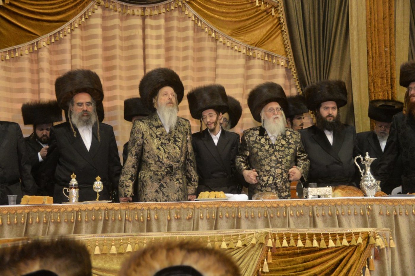 החתן בריקוד עם האדמו"רים