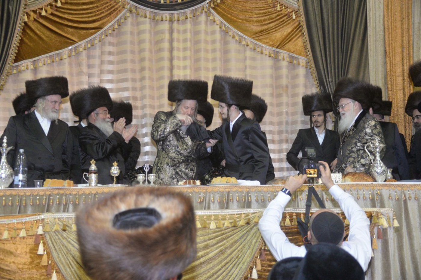 שמחת החתונה בחצרות דז'יקוב ויז'ניץ - מאקווא