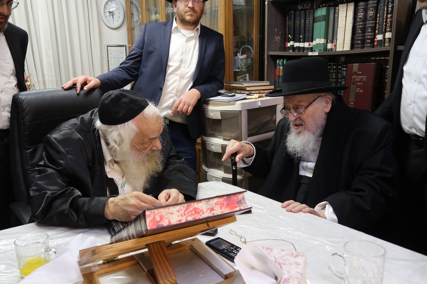 חבר 'המועצת' ביקר את ראש הישיבה החולה • תיעוד