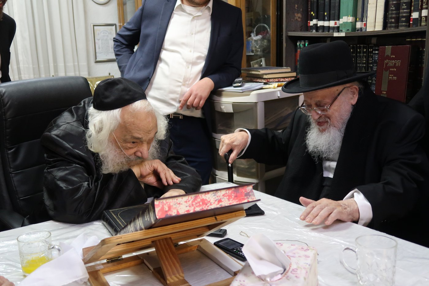 חבר 'המועצת' ביקר את ראש הישיבה החולה • תיעוד