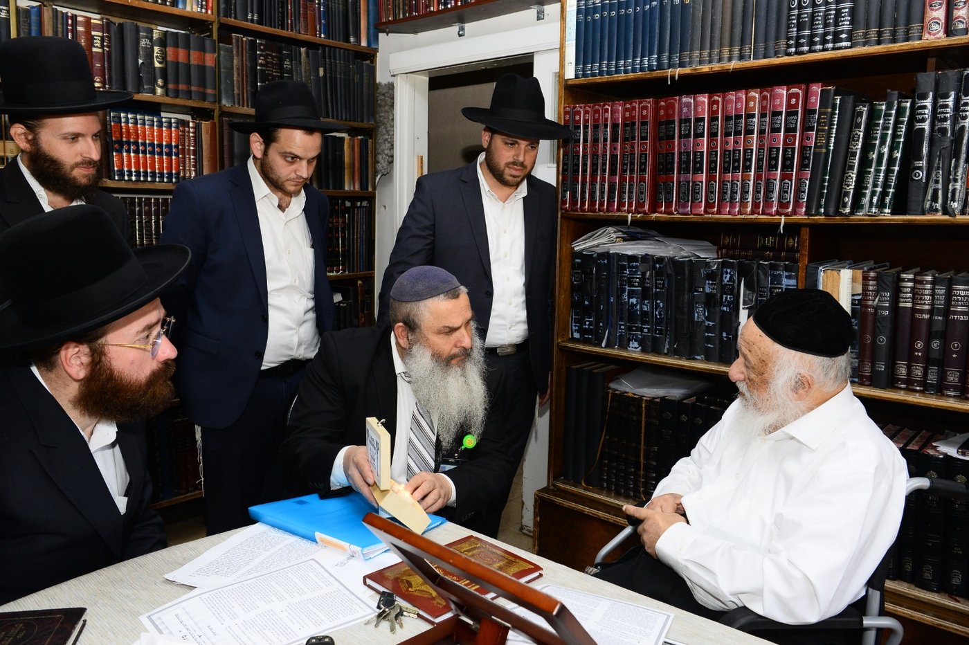 הרב אוקנין התקבל בחמימות בבתיהם של גדולי ישראל