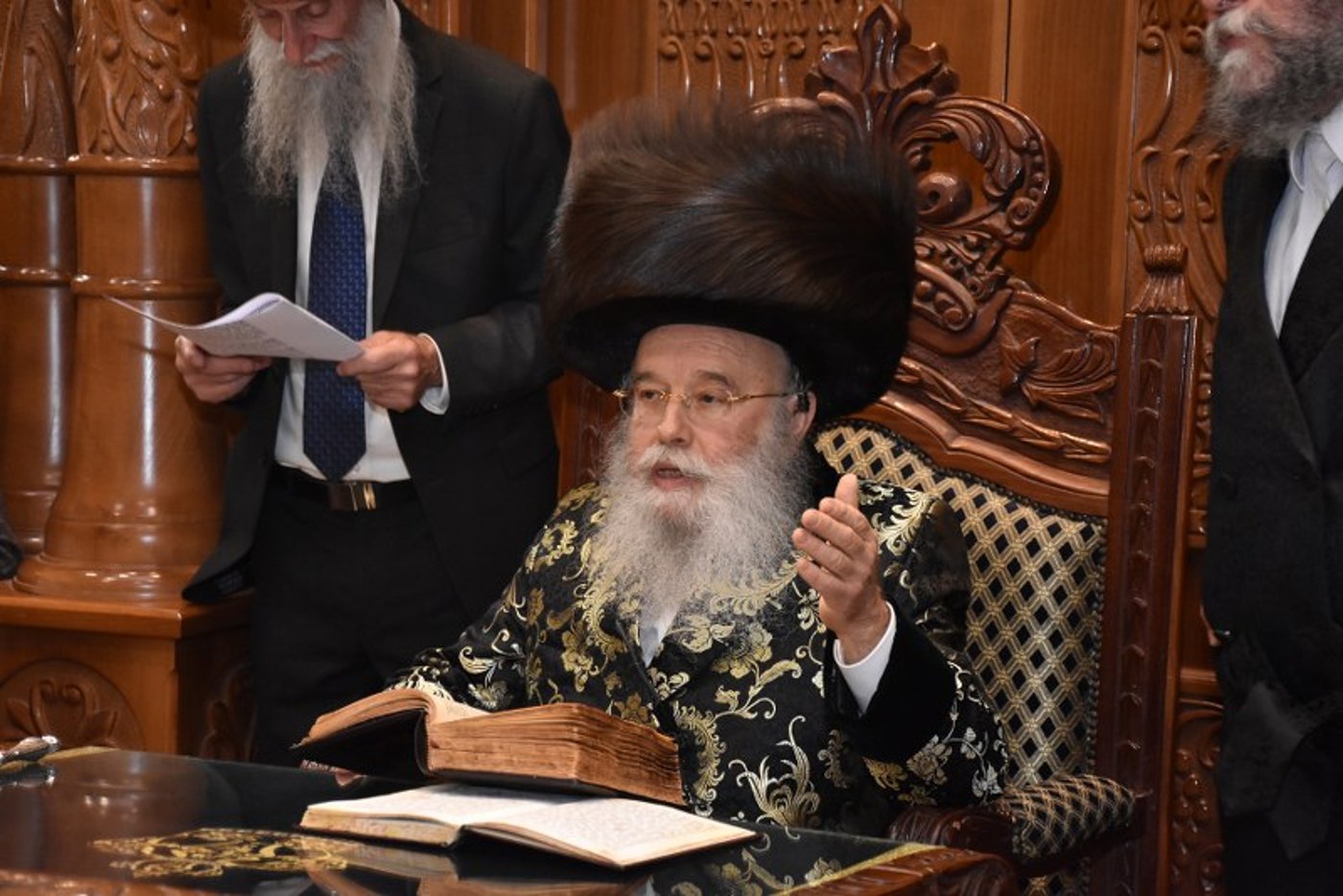 'פרסומי ניסא' בחצר הקודש מישקולץ