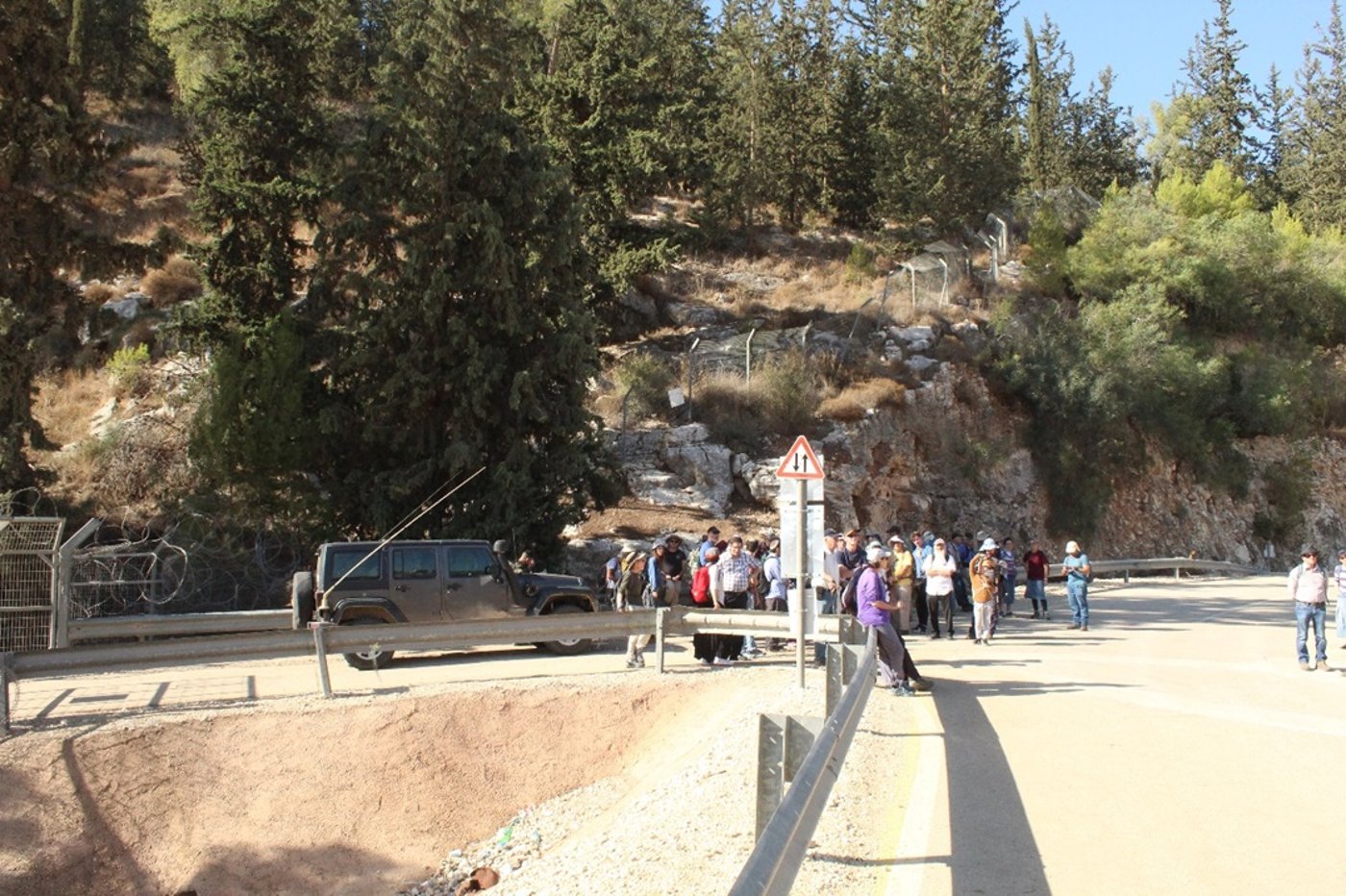 ממתינים לאישור יחידת 'מכבים' הצה"לים, להיכנס לכפר 'אל – מידיה'