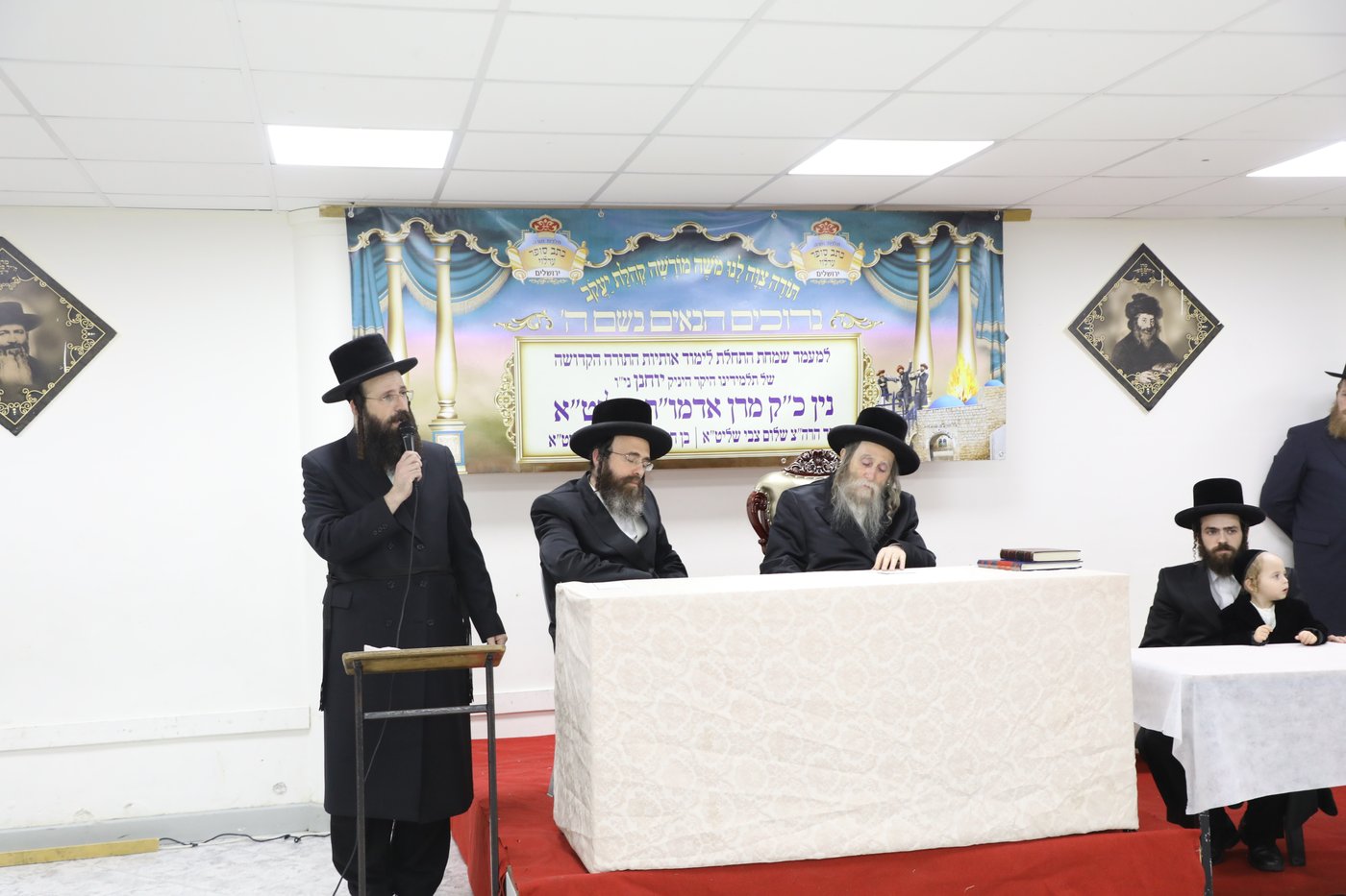 האדמו"ר מערלוי הכניס את הנין לתלמוד תורה