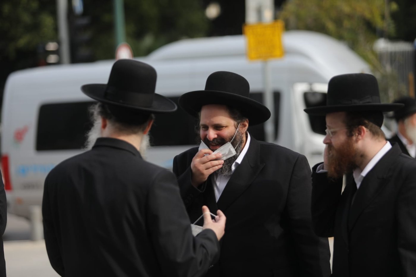 בן האדמו"ר מגור ורבני החסידות התייצבו בביהמ"ש; תיעוד