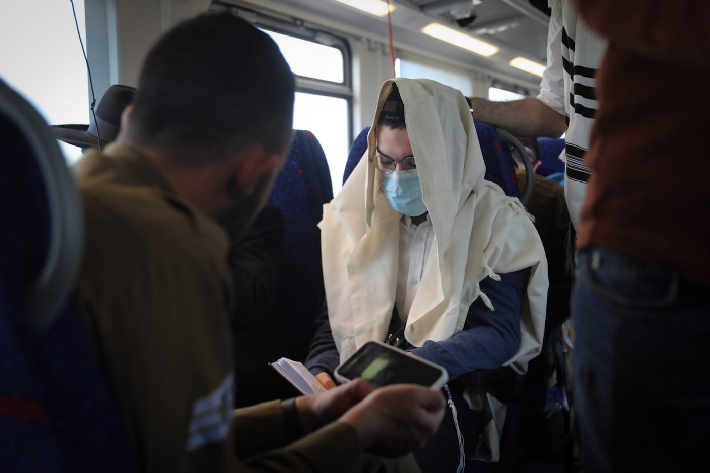 קרון הרכבת שמאחד את עם ישראל בתפילה