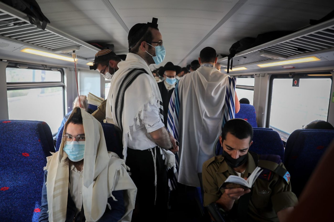 קרון הרכבת שמאחד את עם ישראל בתפילה