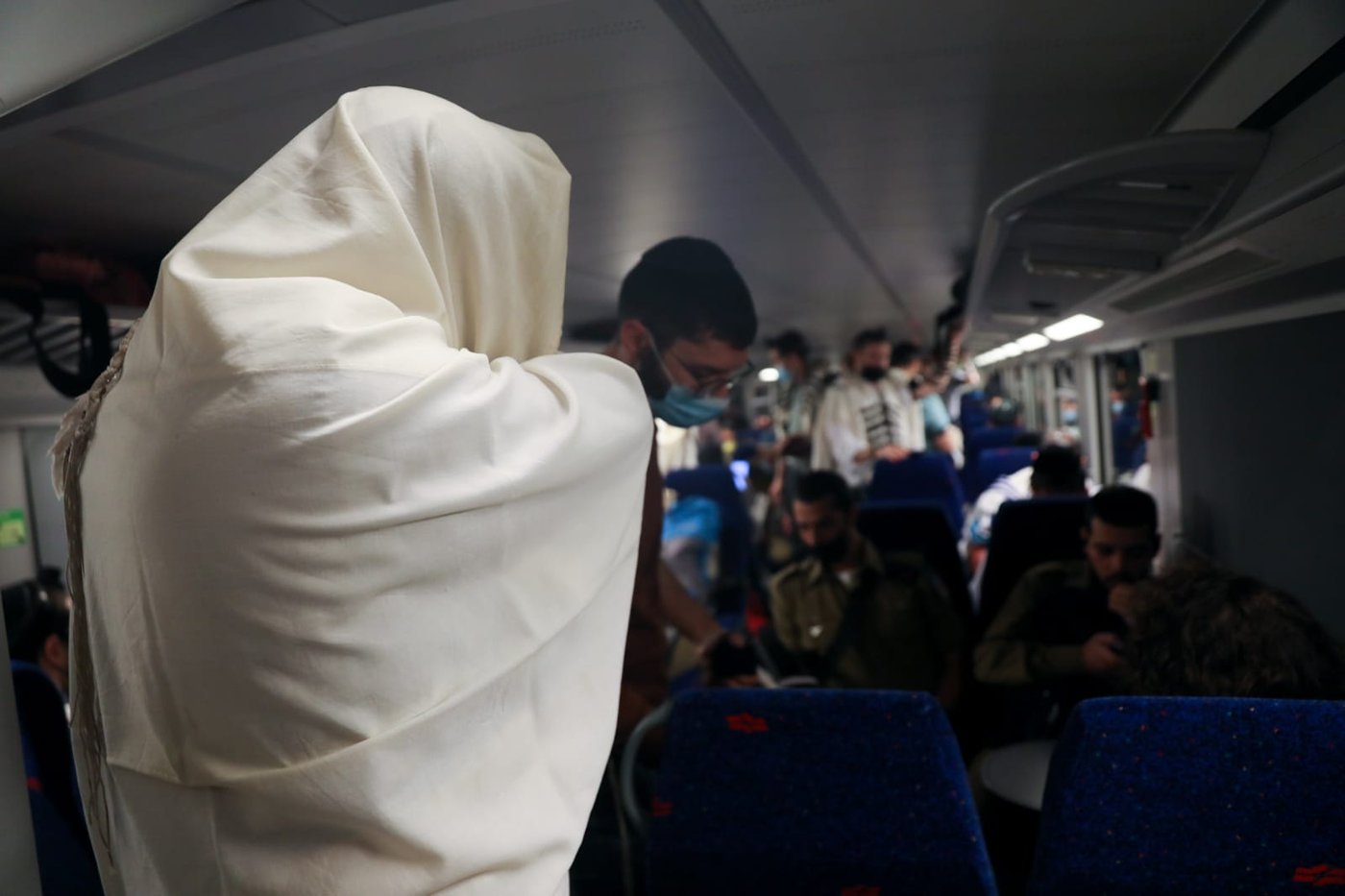 קרון הרכבת שמאחד את עם ישראל בתפילה