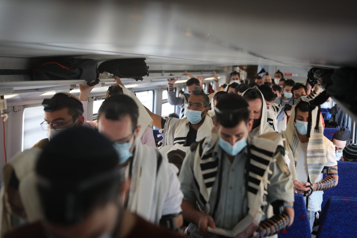 קרון הרכבת שמאחד את עם ישראל בתפילה