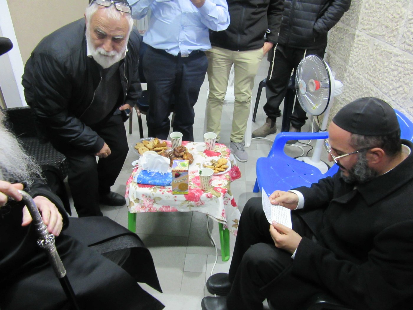 הקריא מכתב מיוחד: הרבי מקרעטשניף קריית גת ניחם את משפחת אסולין