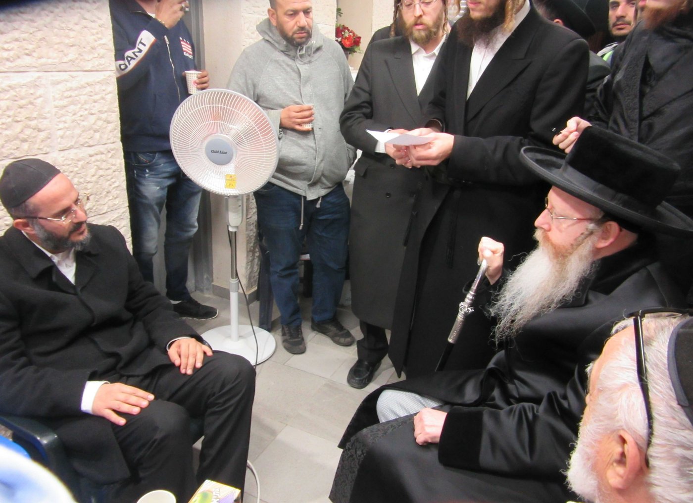 הקריא מכתב מיוחד: הרבי מקרעטשניף קריית גת ניחם את משפחת אסולין